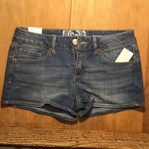 🍀🌸 NWT SO shortie, low rise